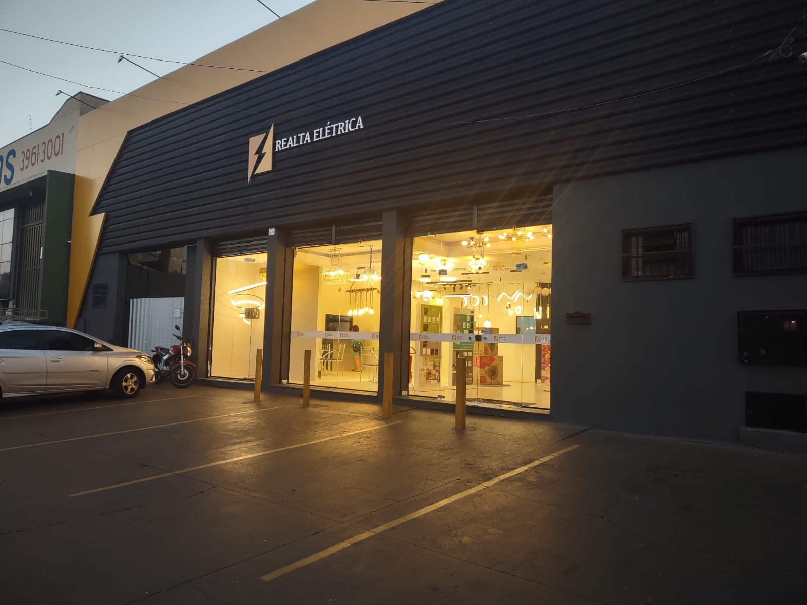 Logo da empresa REALTA COMERCIO DE MATERIAIS ELETRICOS