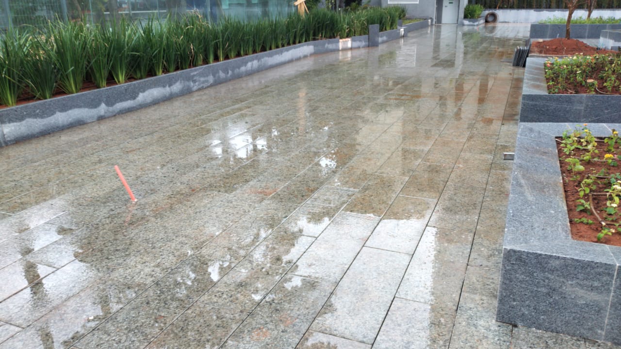 Item Piso Elevado Interno e Externo