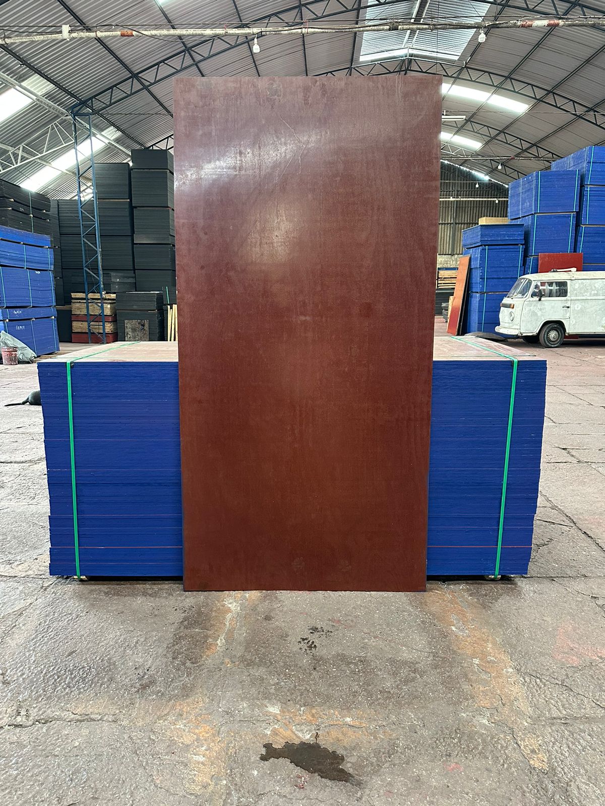 Item FABRICANTE E FORNECEDORA DE MADEIRITE(CHAPA COMPENSADA NAVAL)