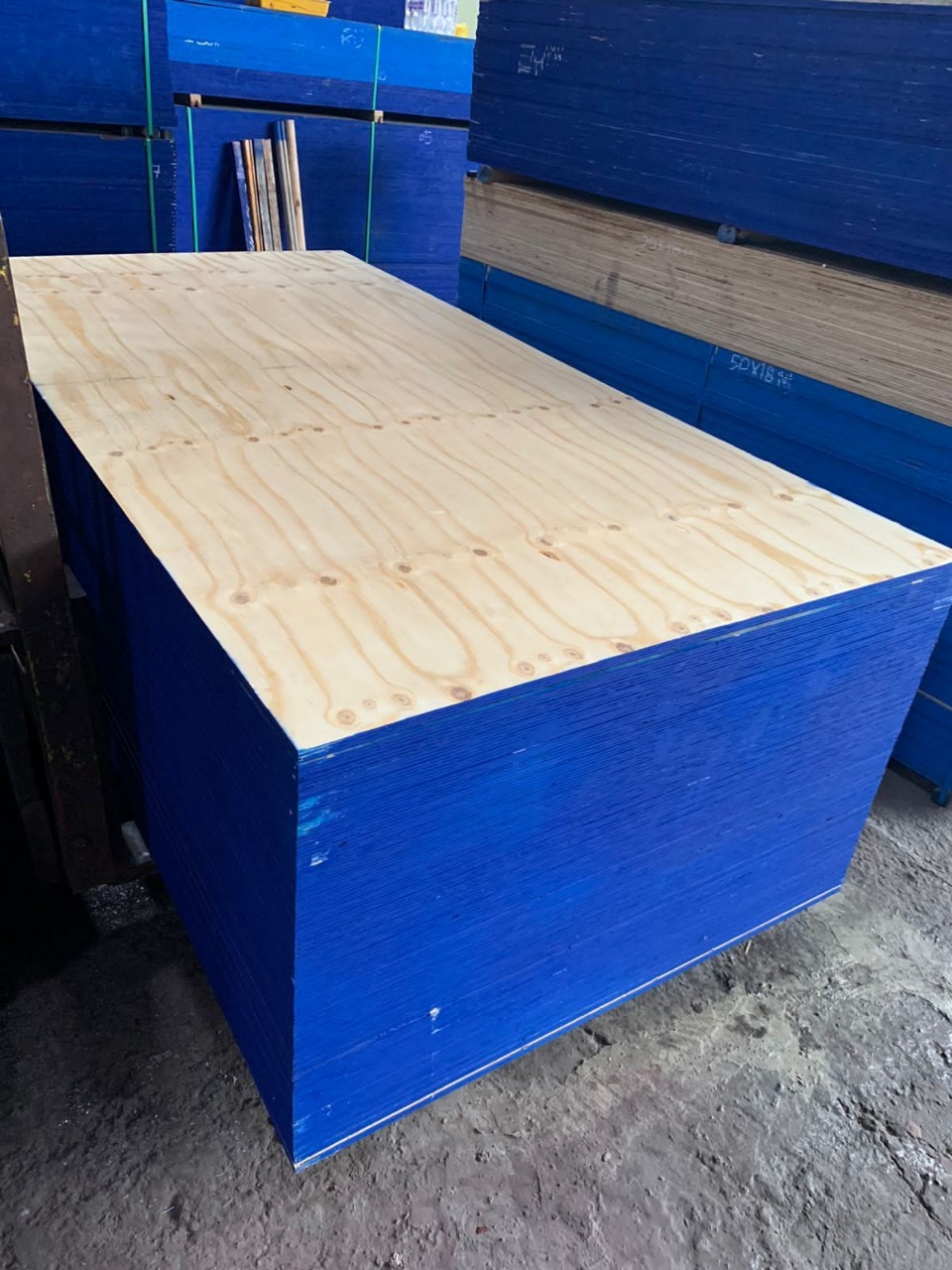 Item FABRICANTE E FORNECEDORA DE MADEIRITE(CHAPA COMPENSADA NAVAL)