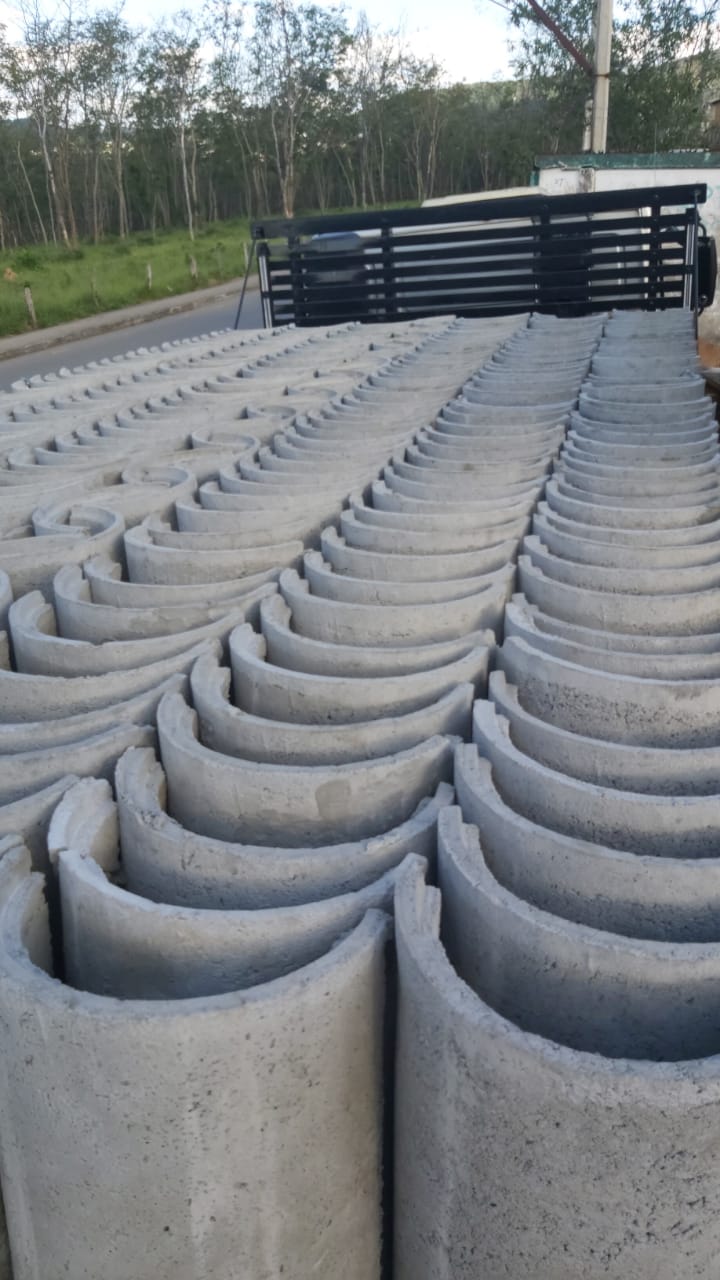 Item Canaletas Meia Cana para Escoamento de água