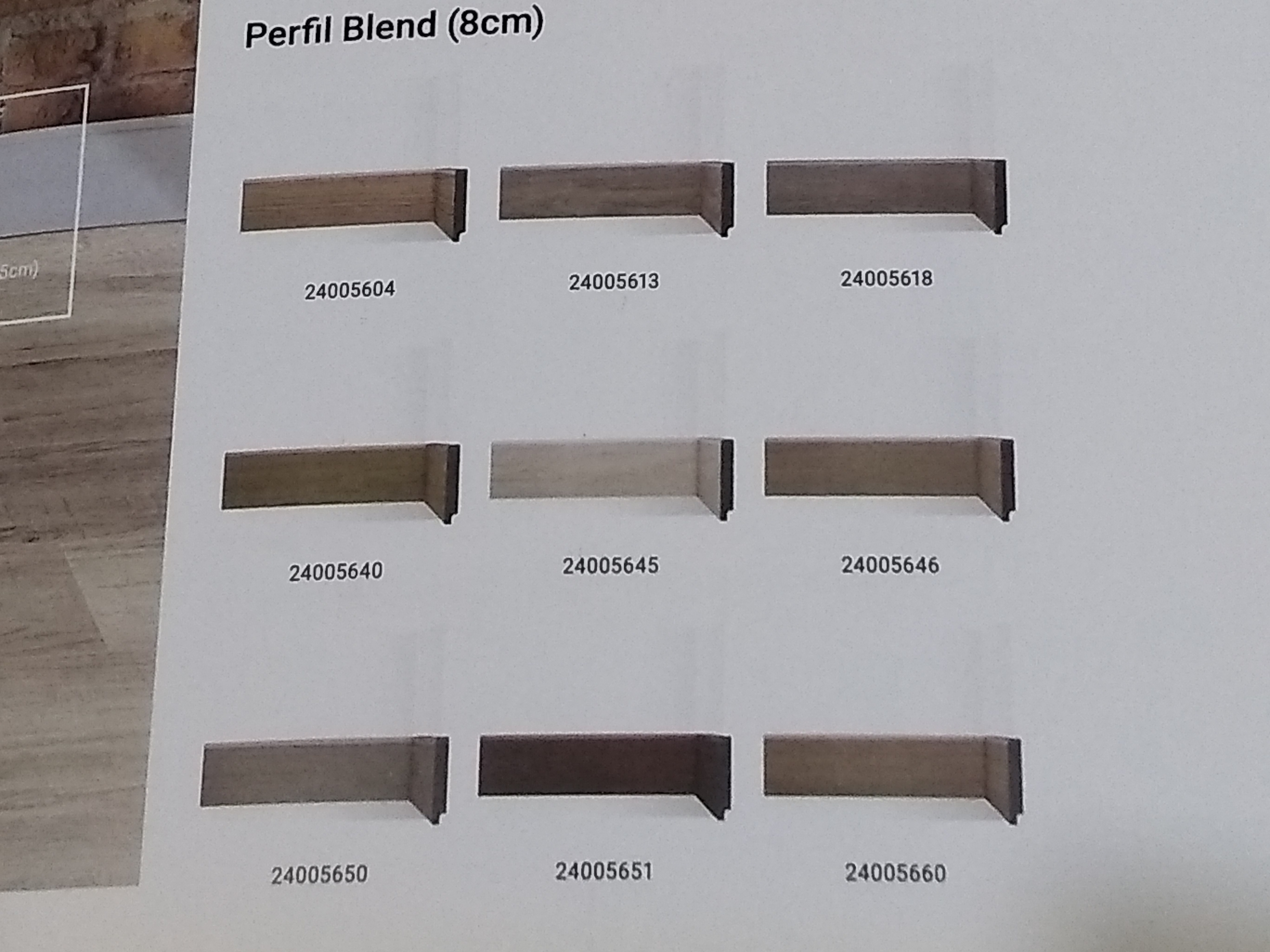 Item rodapes brancos e cinzas