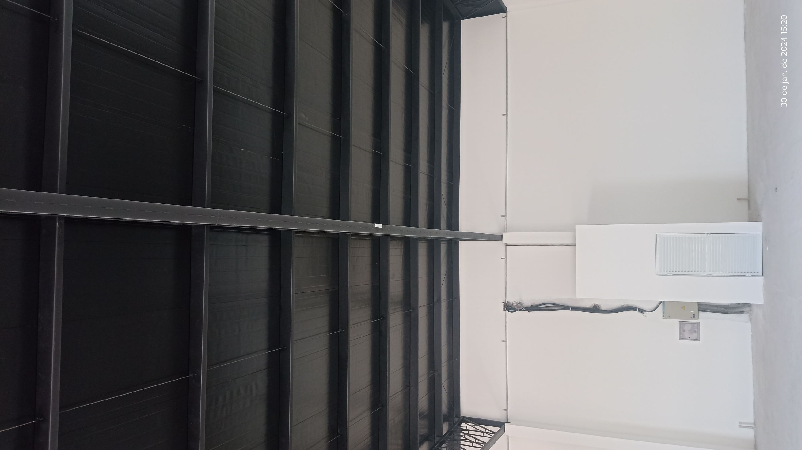 Item Telha trapézio 40/980 + pir 30mm + bandeja preta.