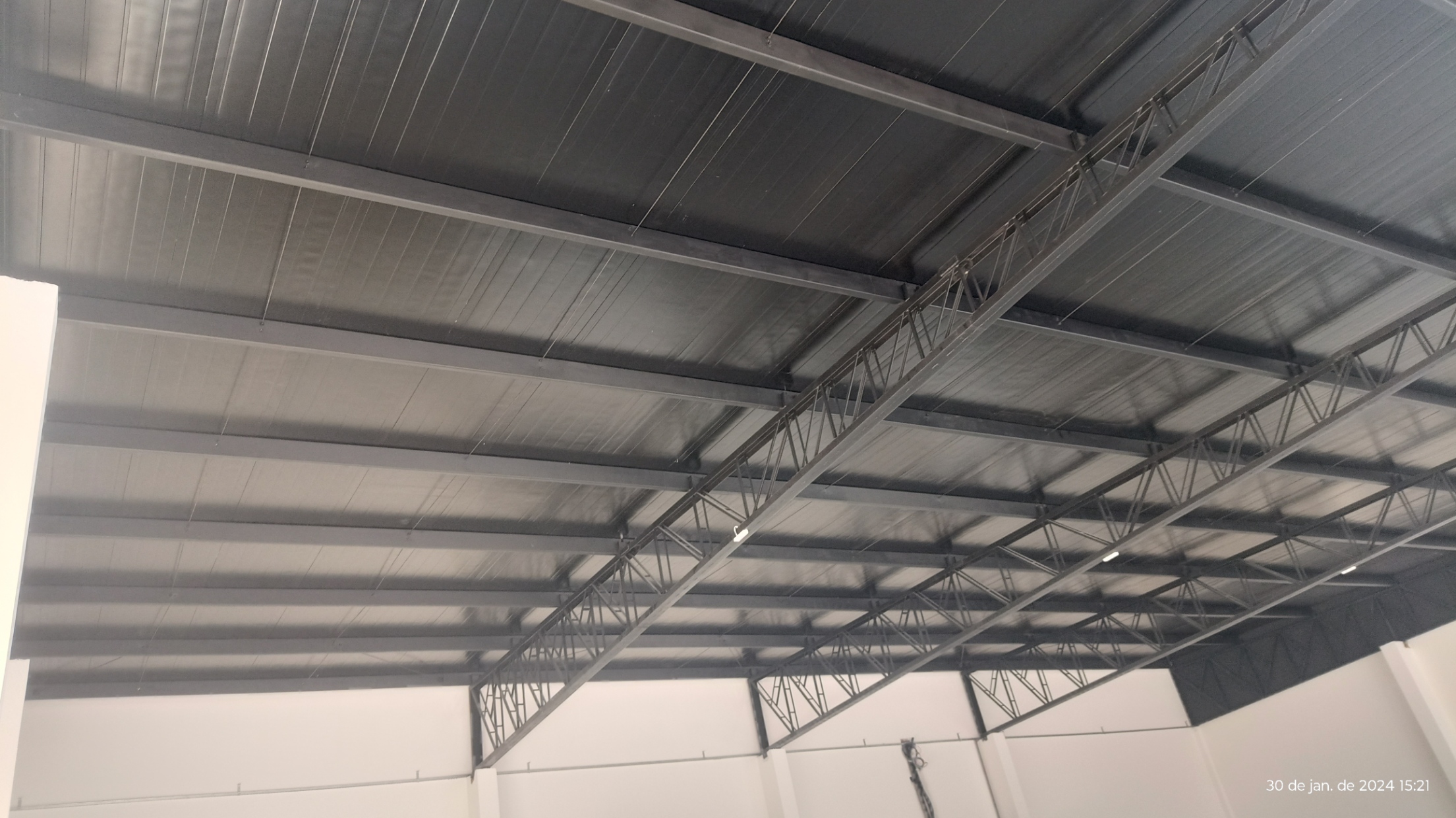 Item Telha trapézio 40/980 + pir 30mm + bandeja preta.