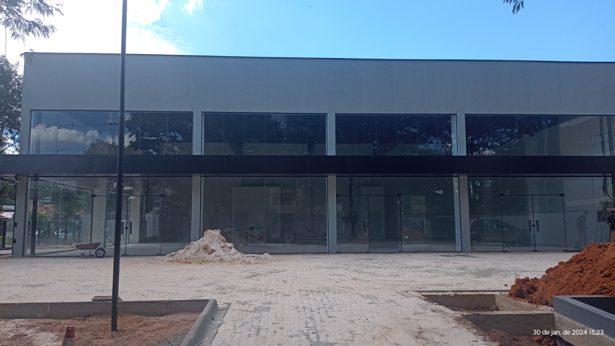 Item Telha trapézio 40/980 + pir 30mm + bandeja preta.