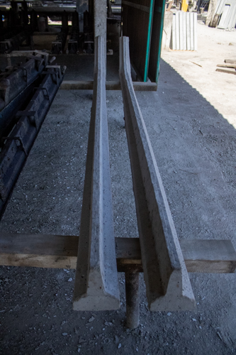 Item poste de concreto alambrado