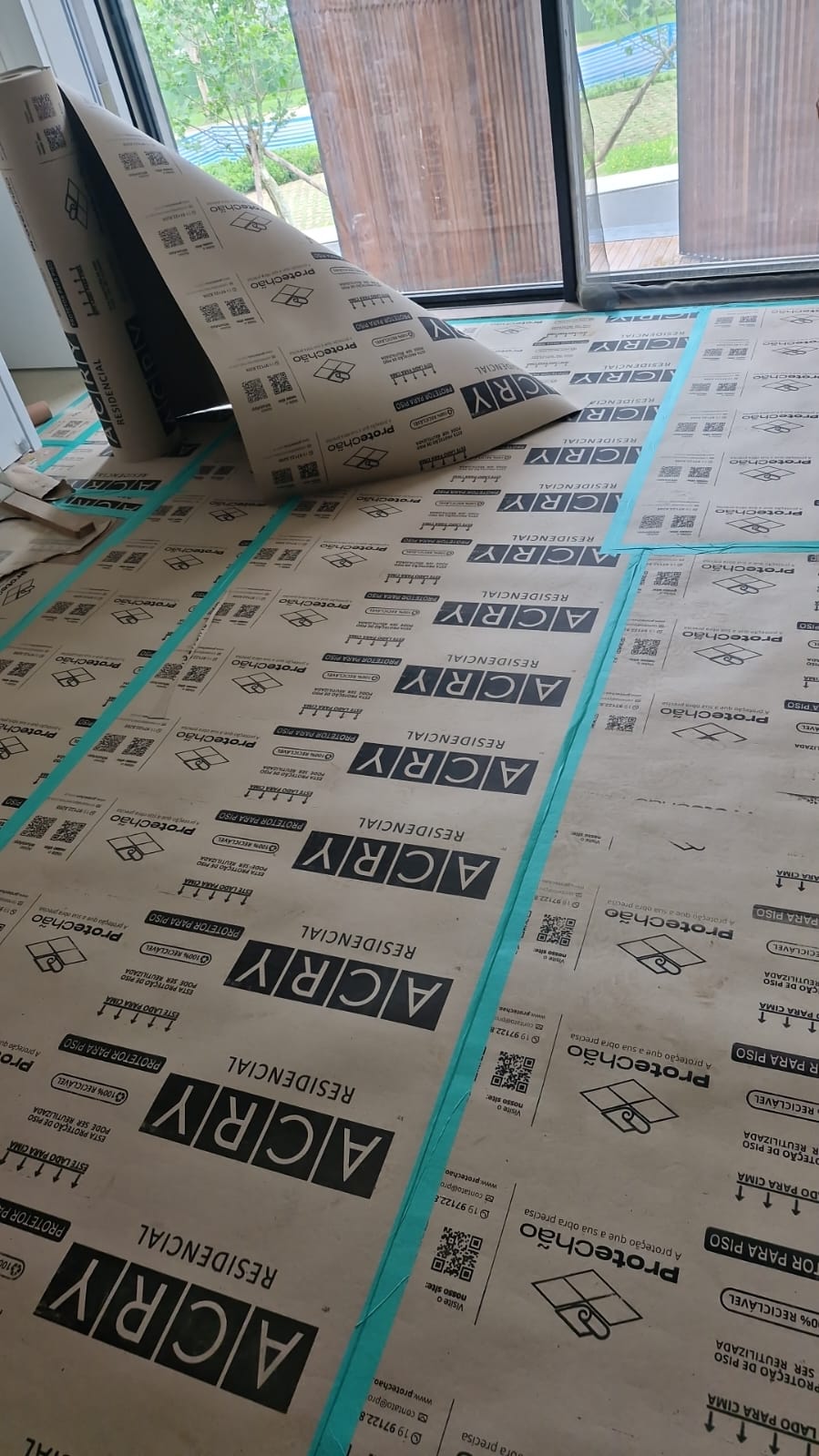 Item papel para proteção de piso