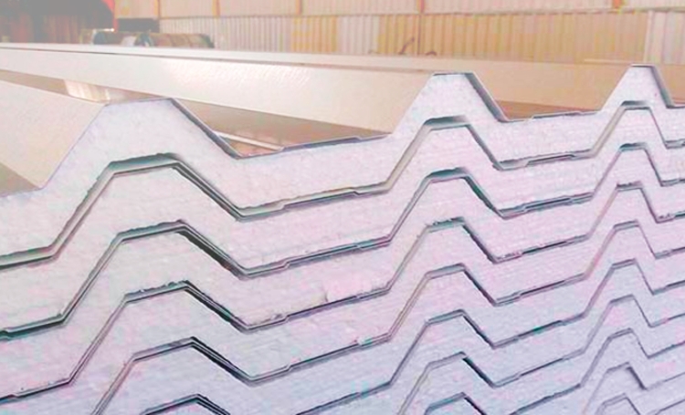 Item Perfil de EPS  para isolamento de telha metálica