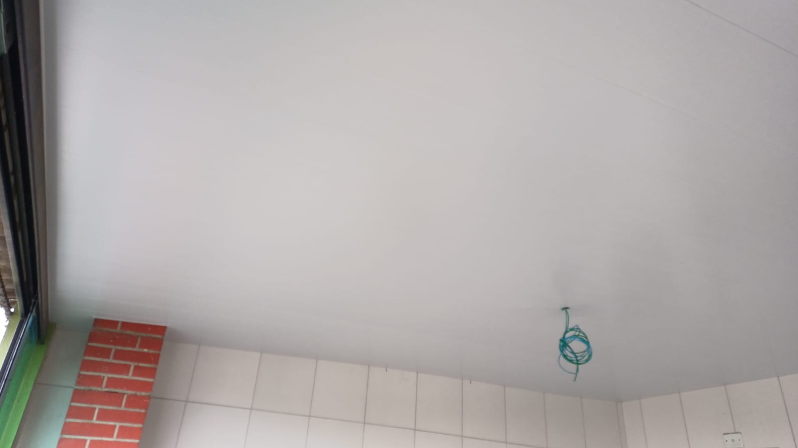 Item Forro de PVC branco liso