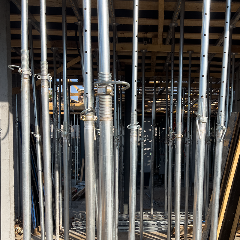 Item ESCORA METALICA COM ALTURA AJUSTAVEL 3200-6000MM ACABAMENTO SUPERFICIE GALVANIZADO