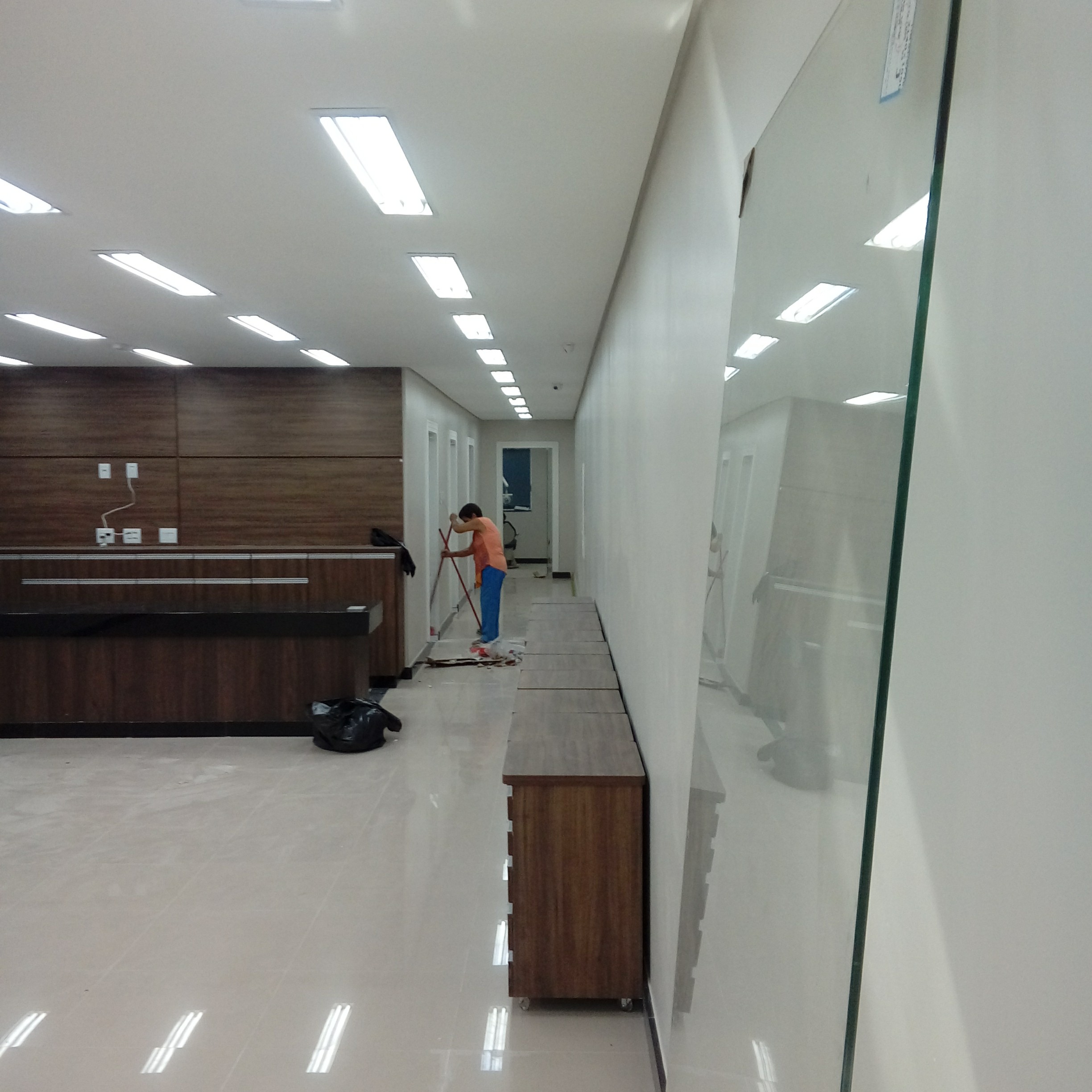 Item Shopping. Street mall