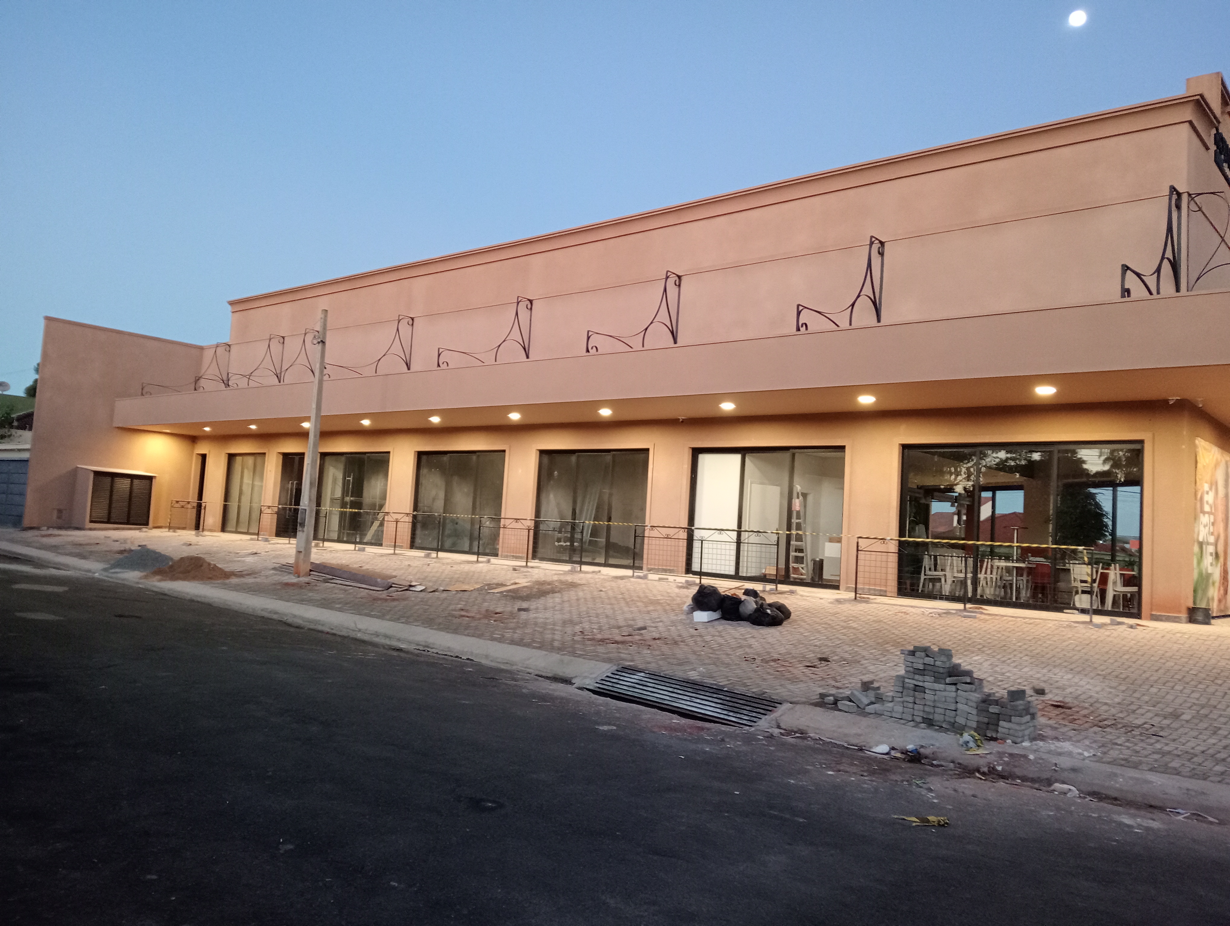 Item Shopping. Street mall