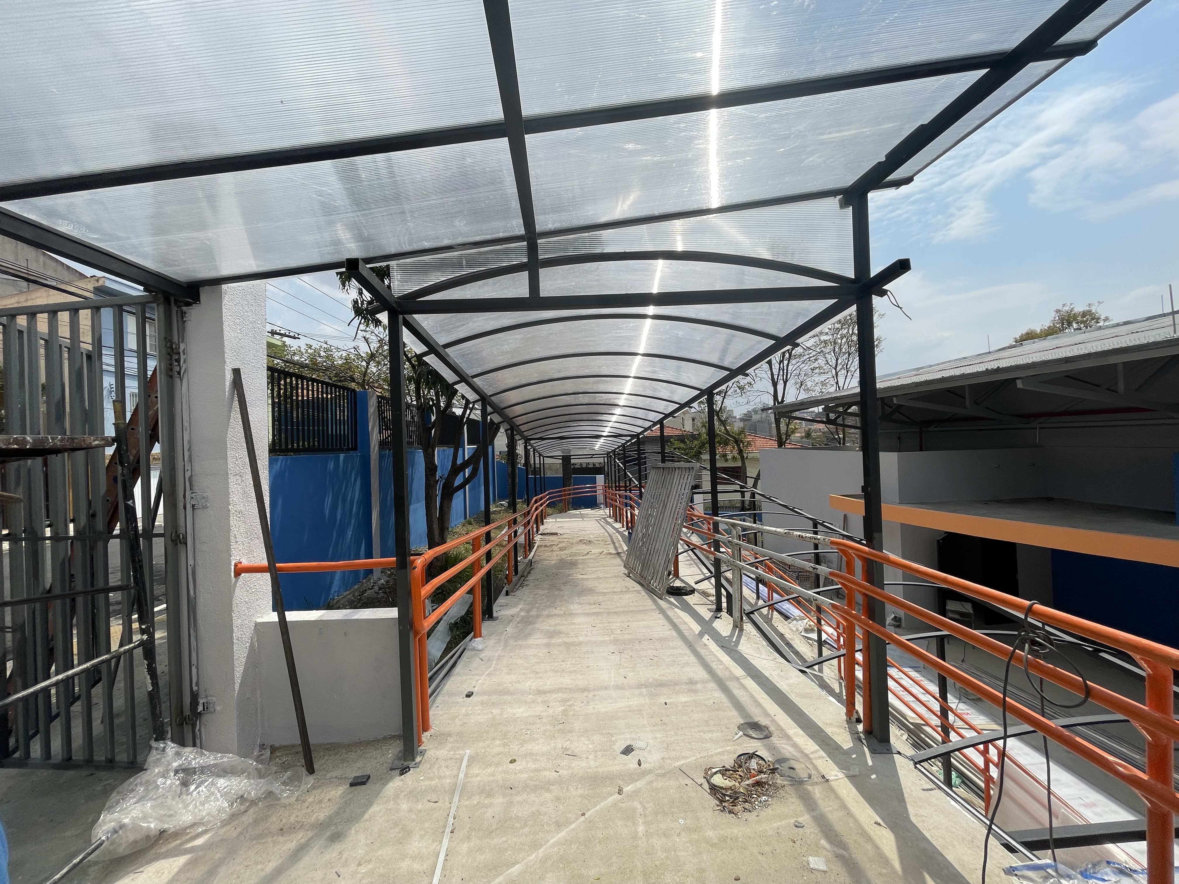 Item Cobertura em policarbonato