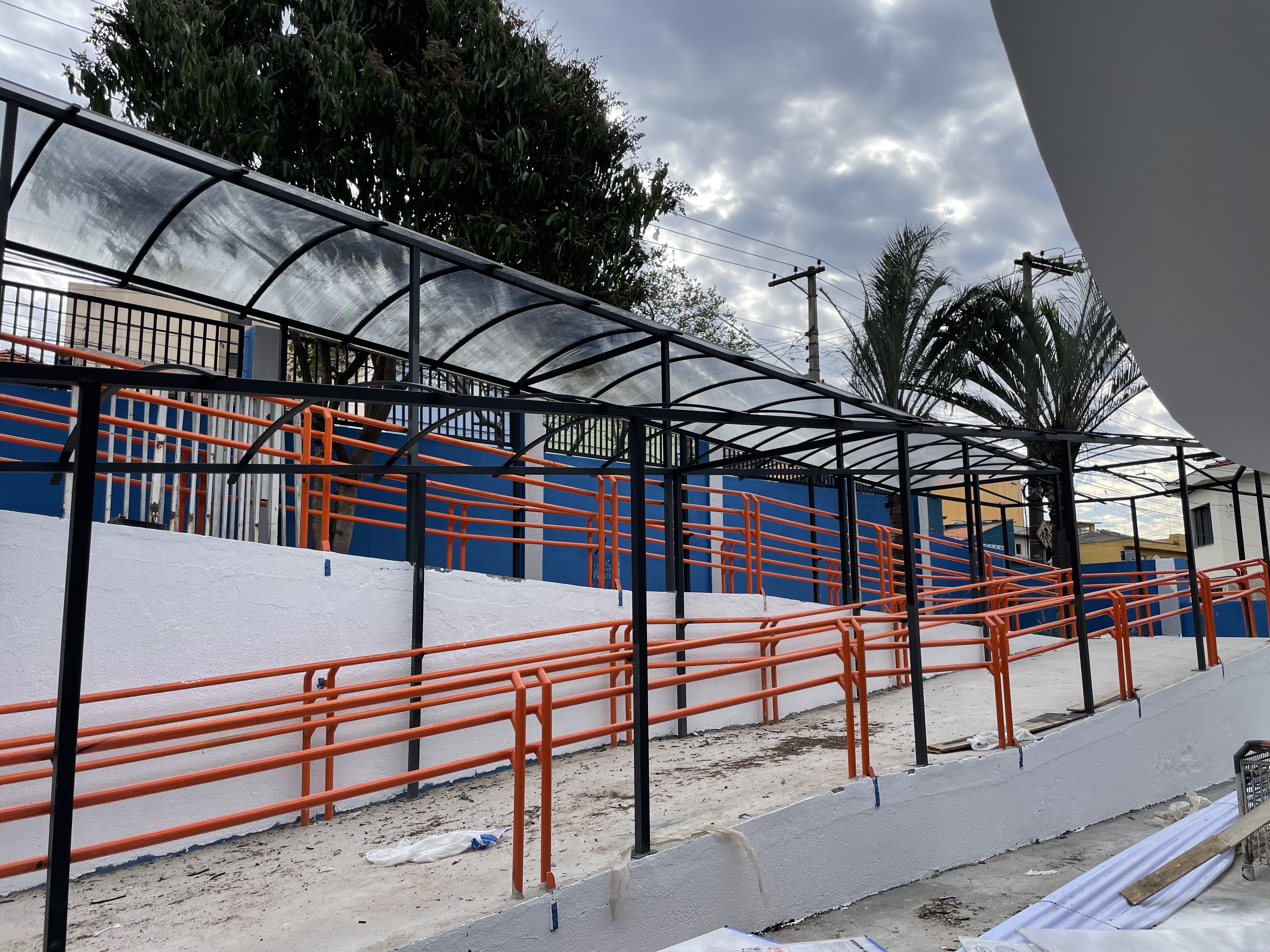 Item Cobertura em policarbonato