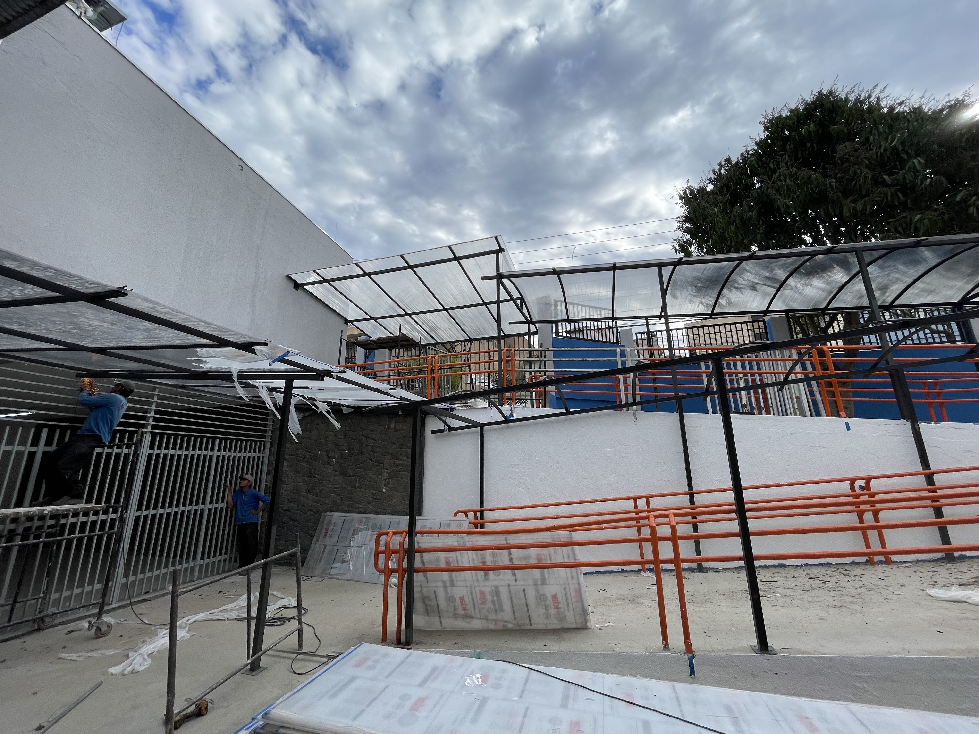 Item Cobertura em policarbonato