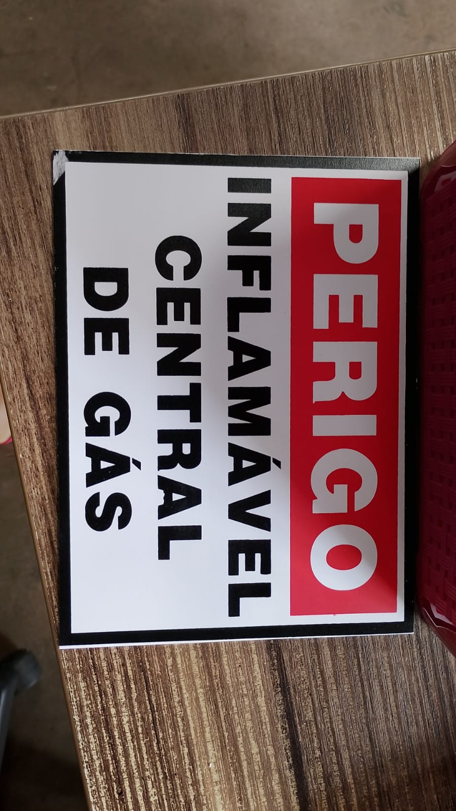 Item Todo tipo de material para sinalização de segurança