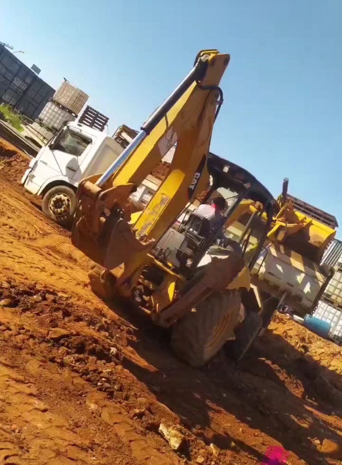 Item Caminhão caçamba: Terraplanagem, Aterros, Demolições e Aluguel