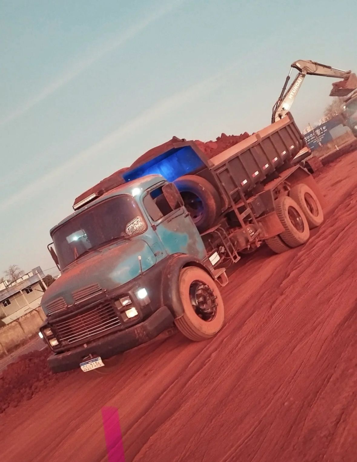 Item Caminhão caçamba: Terraplanagem, Aterros, Demolições e Aluguel