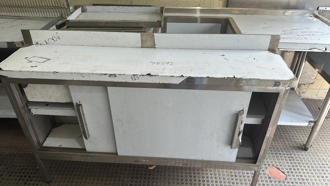 Item ARMARIO EM INOX