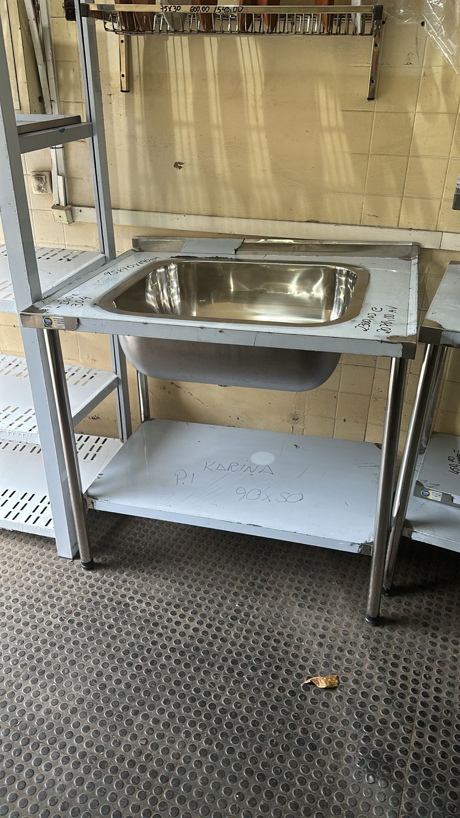 Item BANCADAS EM INOX