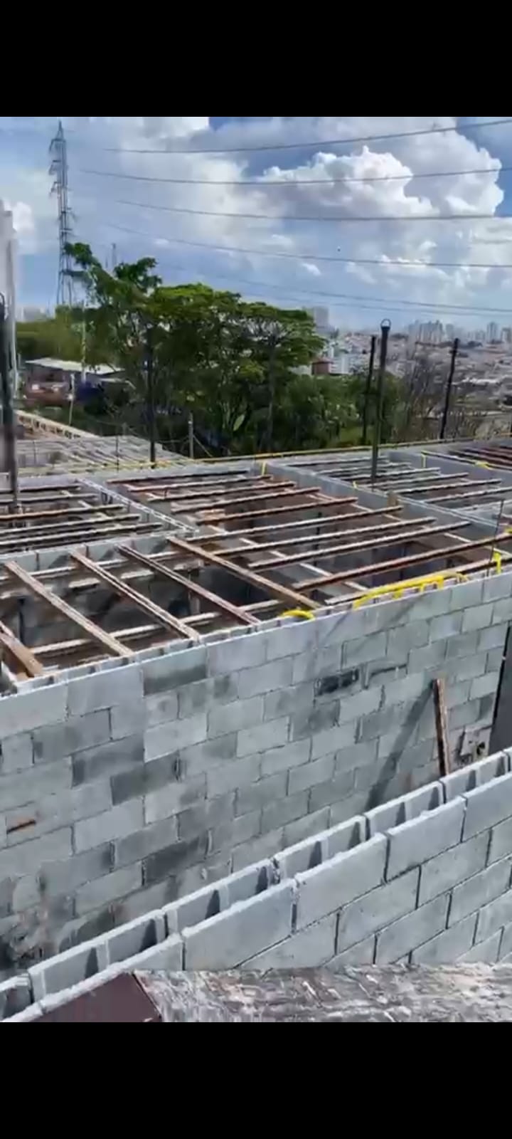 Item Levantando uma torre de apartamentos