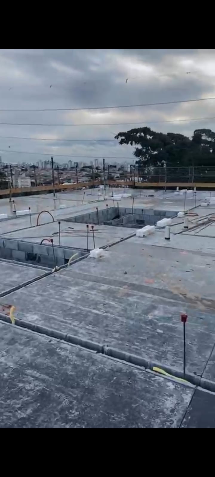 Item Levantando uma torre de apartamentos