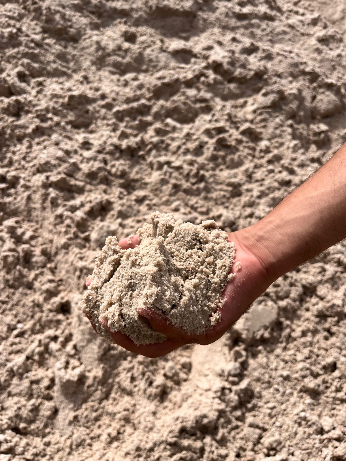 Item Materiais para construção, areia e pedra.