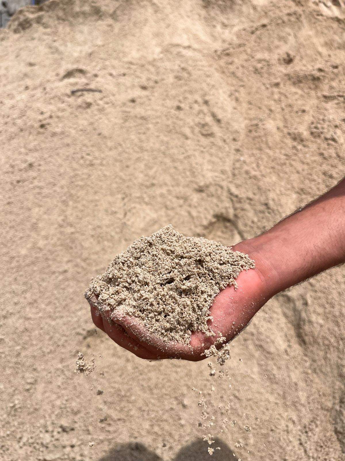 Item Materiais para construção, areia e pedra.