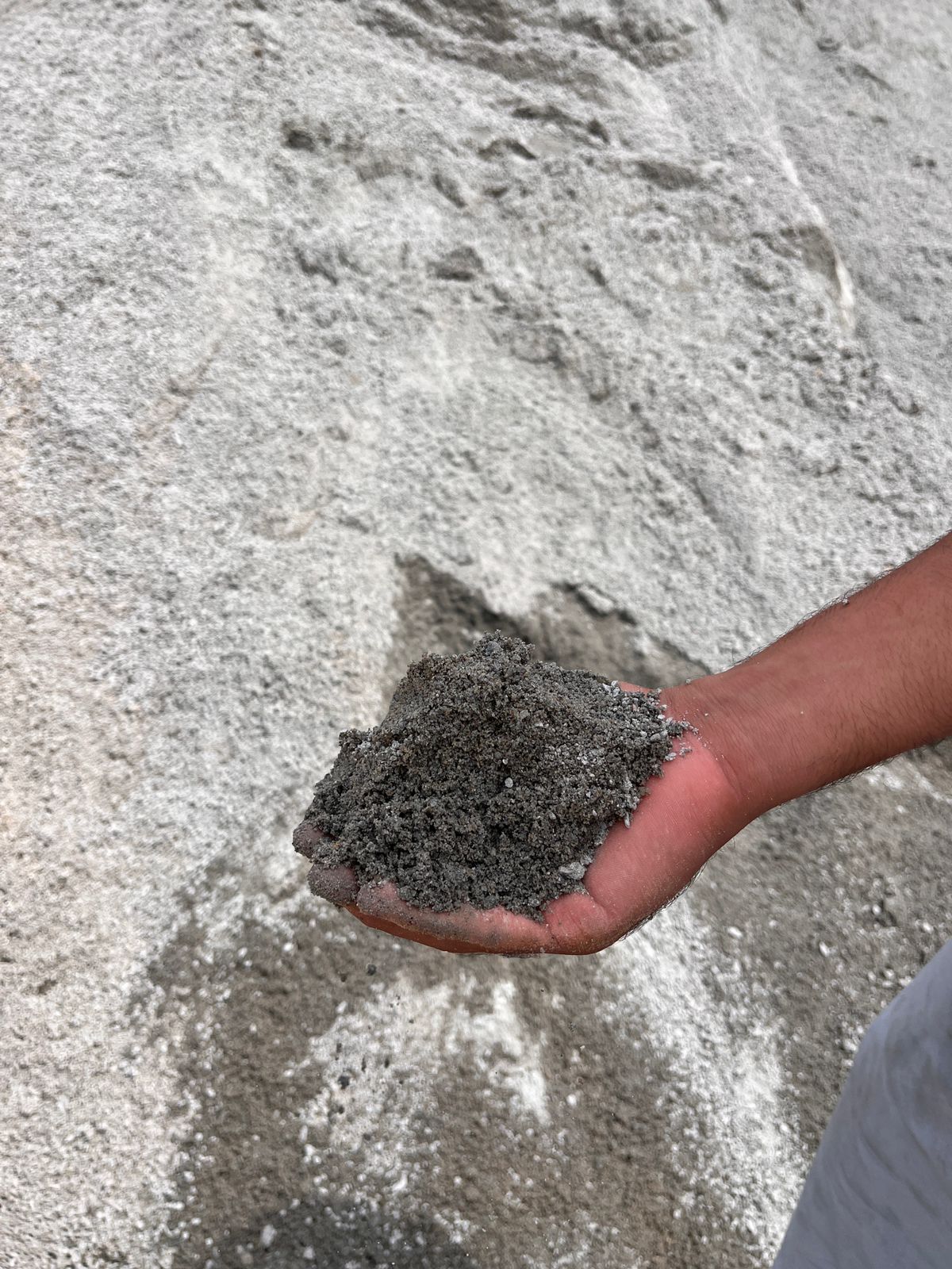 Item Materiais para construção, areia e pedra.